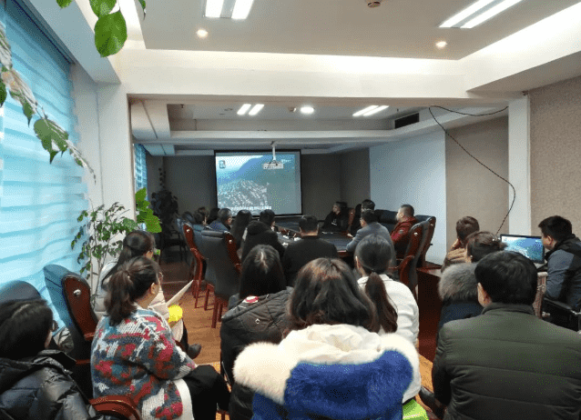 市城投集团公司组织收看《一抓到底正风纪—秦岭违建别墅整治始末》警示教育新闻专题片