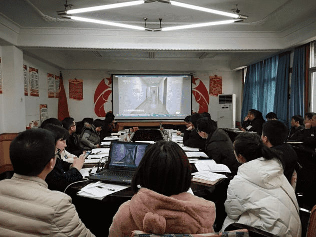 市城投集团公司组织收看《一抓到底正风纪—秦岭违建别墅整治始末》警示教育新闻专题片