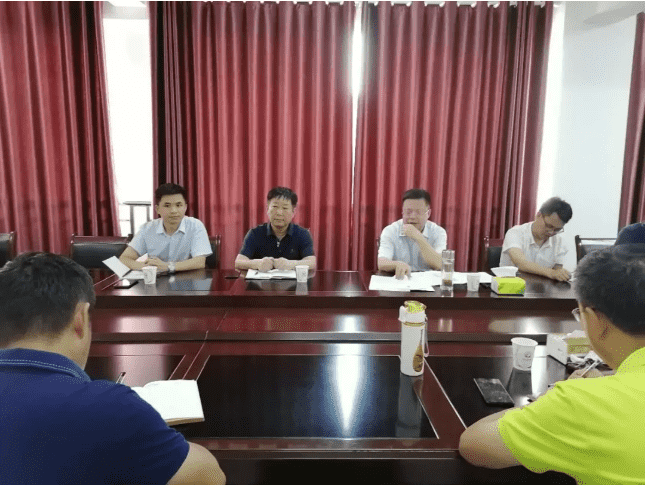 铜仁城投集团党委书记、董事长蔡江陪同陈康主席到沿河县调研督战脱贫攻坚工作