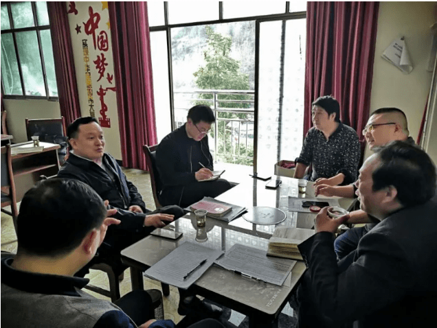 铜仁城投集团党委副书记、总经理何向东一行到沿河县泉坝镇水田村开展脱贫攻坚工作