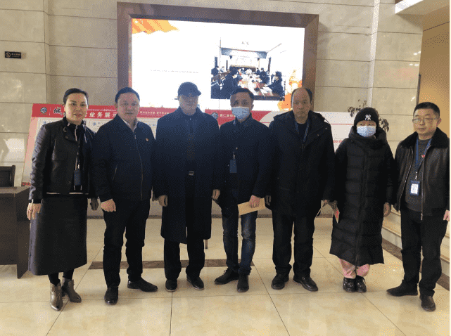 铜仁城投集团党委副书记、总经理何向东开展春节前走访慰问活动
