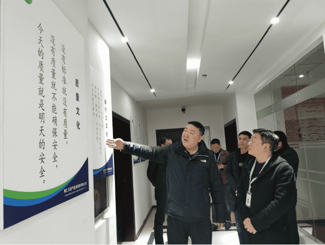 铜仁城投集团领导田犁带队开展春节前走访慰问活动