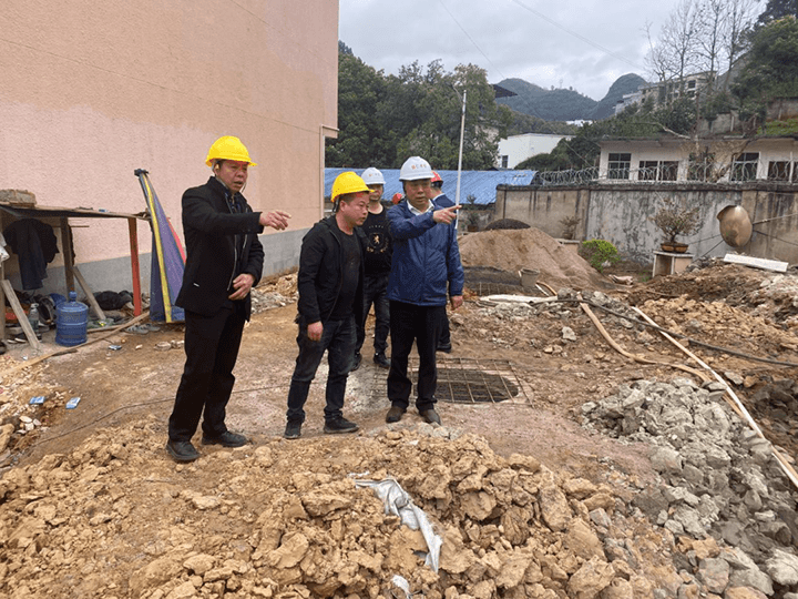 铜仁市城交集团水投公司副总经理丁朝刚赴项目施工现场督导安全生产、疫情防控工作