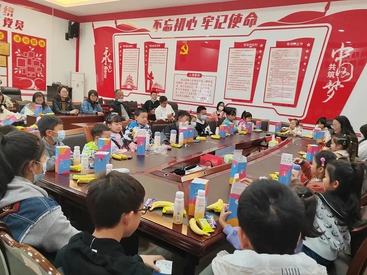 铜仁城交集团交通运输公司关心下一代工作委员会开展“重温父辈印记·感受企业风貌”职工子女进企业活动