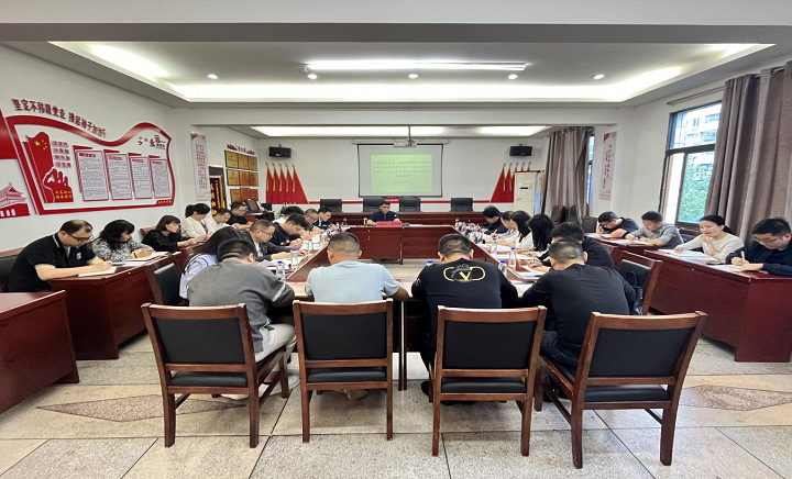 铜仁城交集团党委委员、副总经理赵天勇同志在分管领域宣讲省委十三届三次全会和市委三届六次全会议精神并主持召开党风廉政、保密工作会议