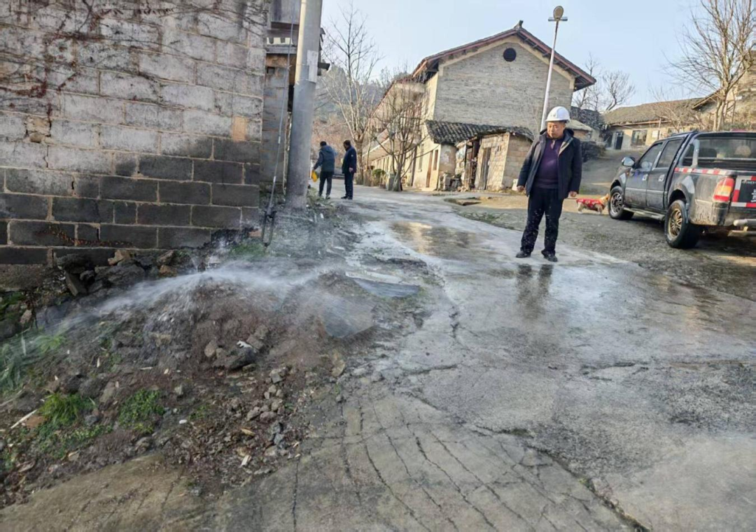 凝心聚力战凝冻，保供为民显担当--铜仁城交集团水务公司凝冻保供“不打烊”！