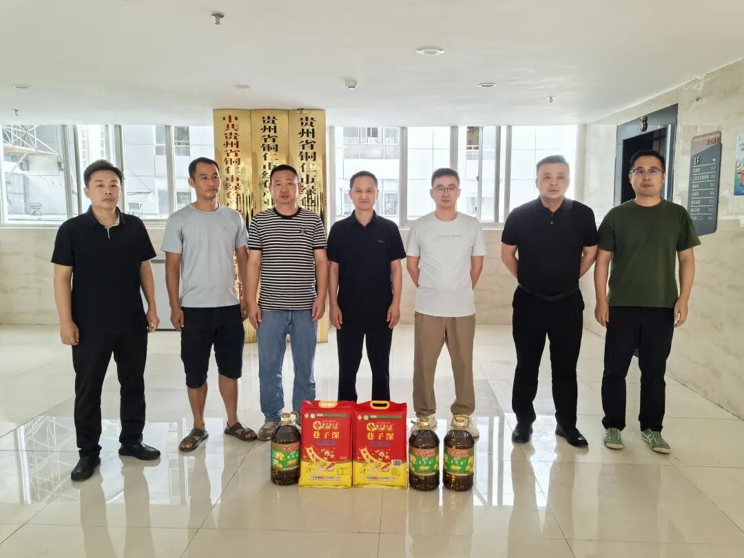 铜仁城交集团党委开展“八一”建军节走访慰问活动