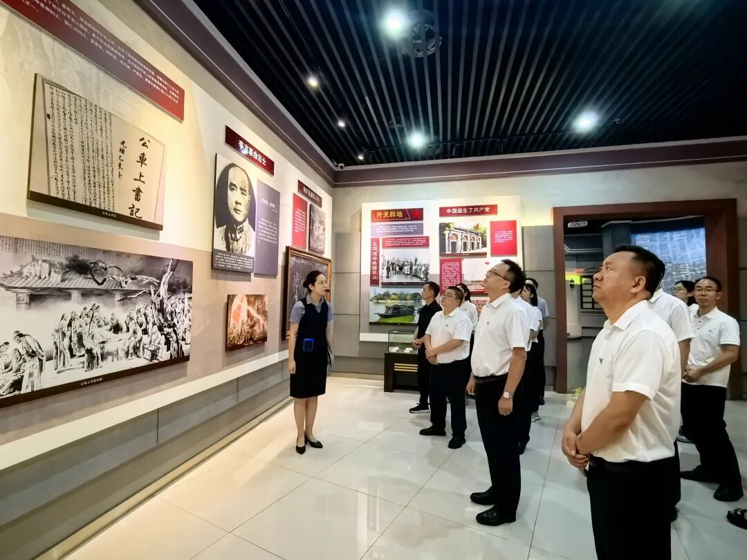 铜仁城交集团各基层党组开展8月主题党日活动